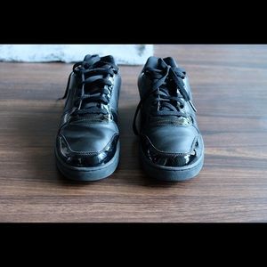 NIKE ebernon low in All Black . Hardly worn, clean no wear or tear